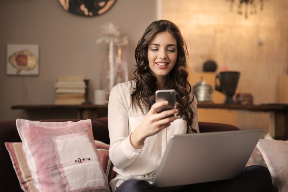 Guide to Buying Dresses from Online Stores: Tips, Benefits, and How to Shop Smart